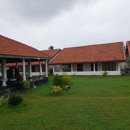 Blu Marine Nilaveli Hotell Trincomalee Exteriör bild