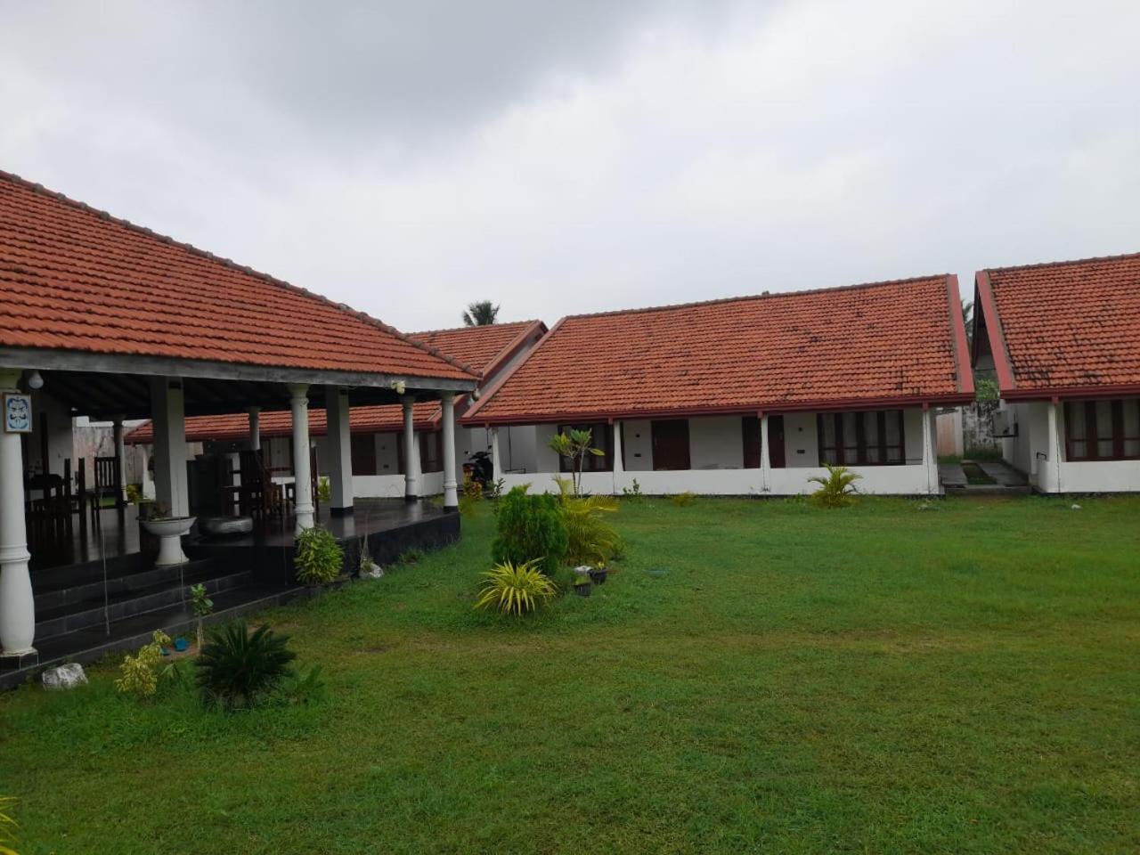 Blu Marine Nilaveli Hotell Trincomalee Exteriör bild