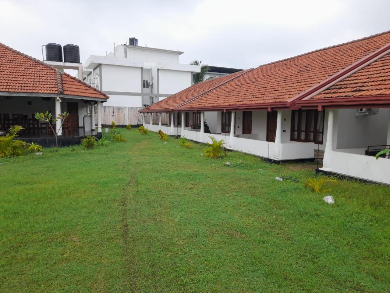Blu Marine Nilaveli Hotell Trincomalee Exteriör bild