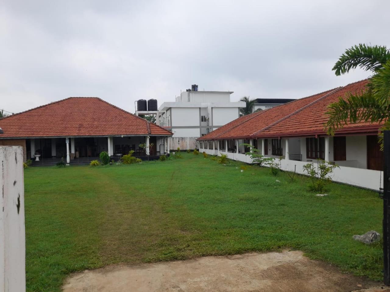 Blu Marine Nilaveli Hotell Trincomalee Exteriör bild