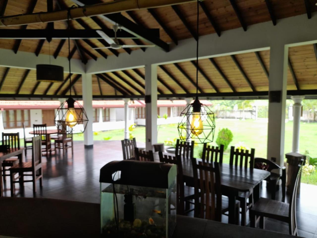 Blu Marine Nilaveli Hotell Trincomalee Exteriör bild