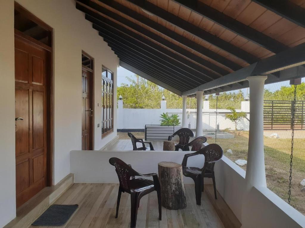 Blu Marine Nilaveli Hotell Trincomalee Exteriör bild