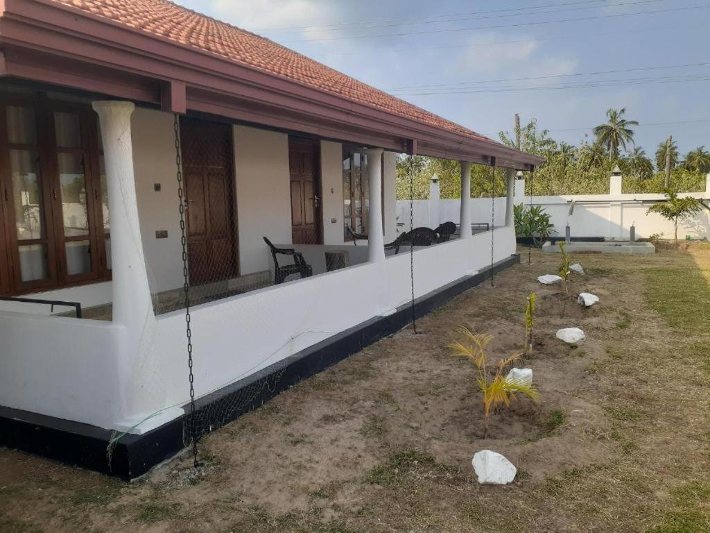 Blu Marine Nilaveli Hotell Trincomalee Exteriör bild